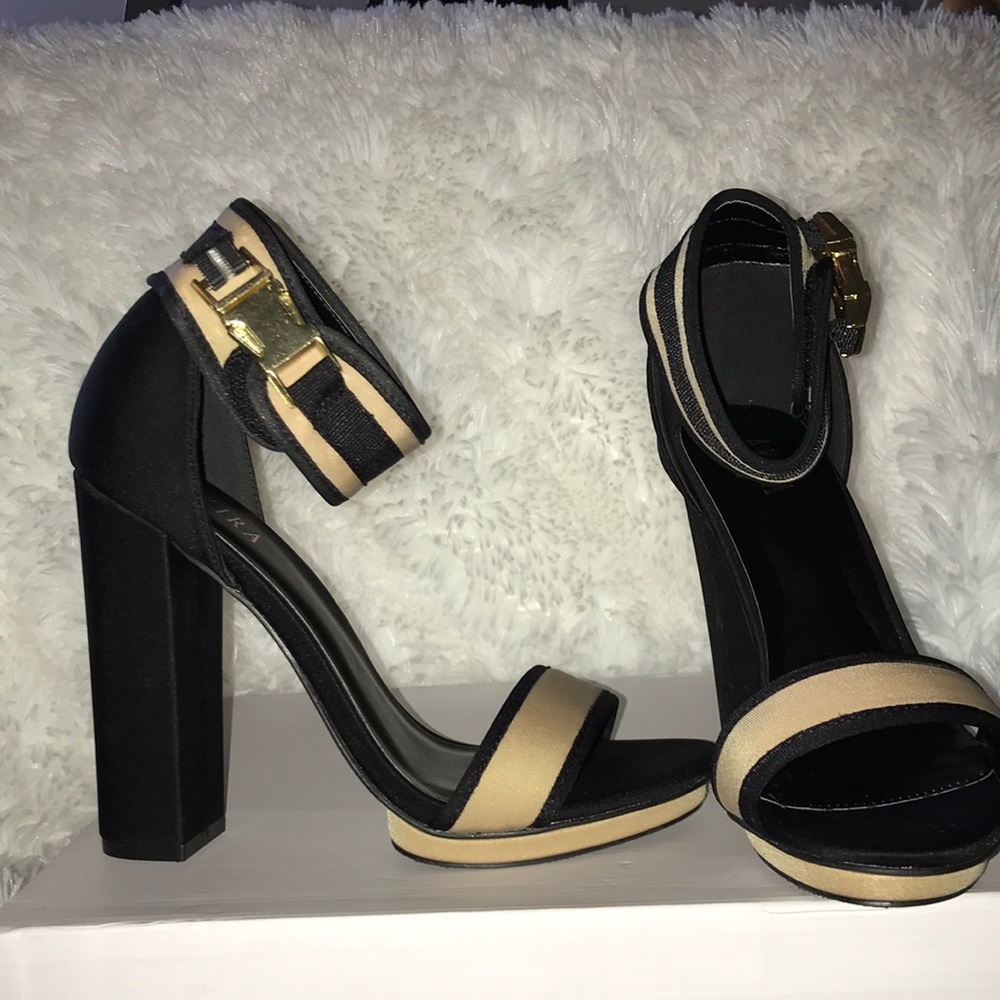 AKIRA SZ: 6 Black and Nude Heels - Picture 1 of 3